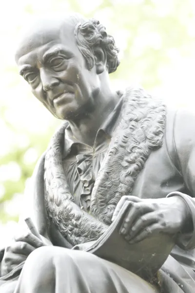 Statue Dr. Samuel Hahnemann